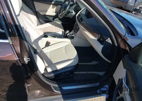 2015 BMW X1 xDrive28I z USA, uszkodzony, nr VIN WBAVL1C59FVY35209